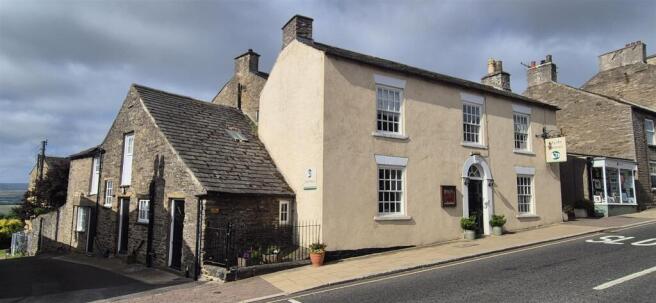 8 bed Detached for sale Image 10
