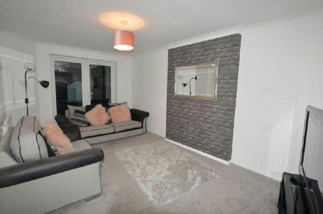LOUNGE.