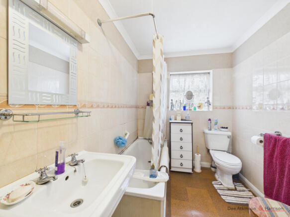 5 bed Detached Bungalow for sale Image 9