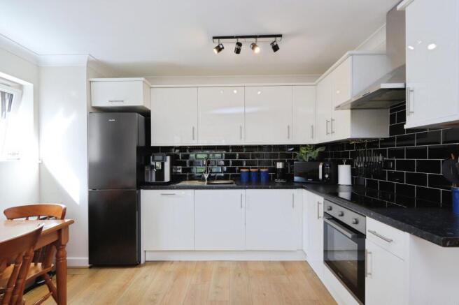 2 bed Apartment for sale Image 5