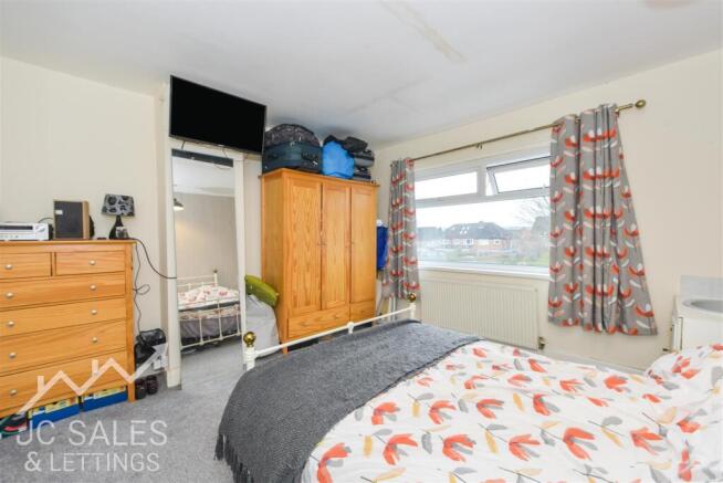 5 bed Semi-Detached for sale Image 11