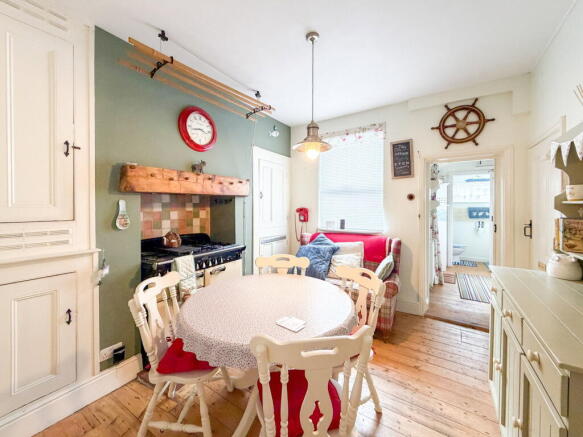 2 bed End of Terrace to rent Image 4