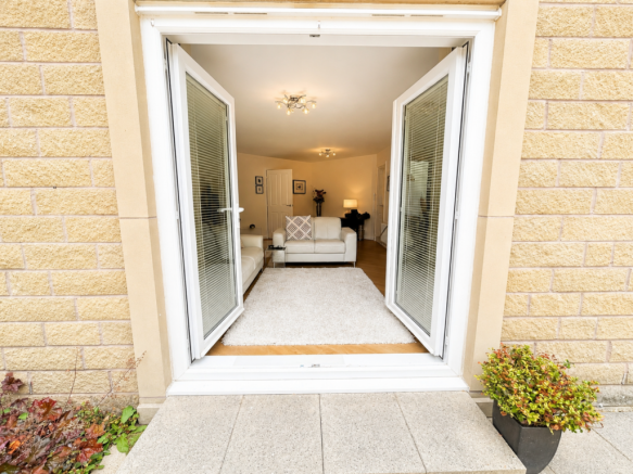 2 bed Apartment for sale Image 2