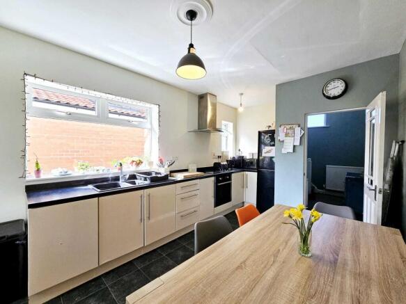 3 bed Semi-Detached for sale Image 4
