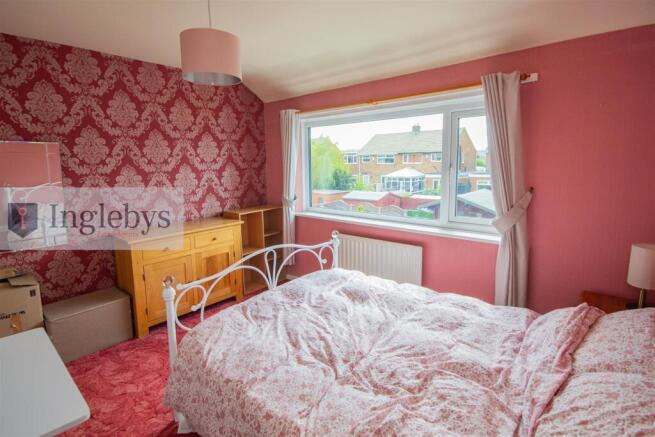 4 bed Semi-Detached for sale Image 12