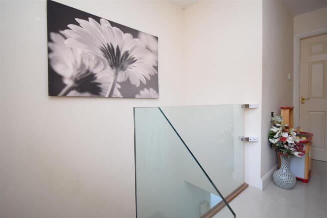 3 bed Town House to rent Image 6