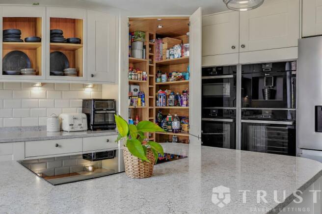 4 bed Detached for sale Image 11