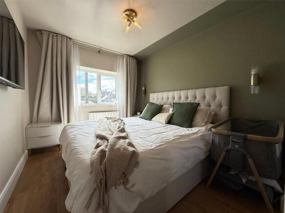 4 bed Semi-Detached to rent Image 11