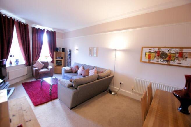 Lounge/Dining ...