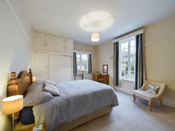 2 bed Flat for sale Image 6