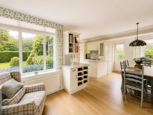 4 bed Detached for sale Image 5