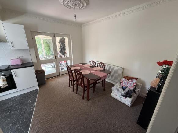 3 bed Semi-Detached to rent Image 5
