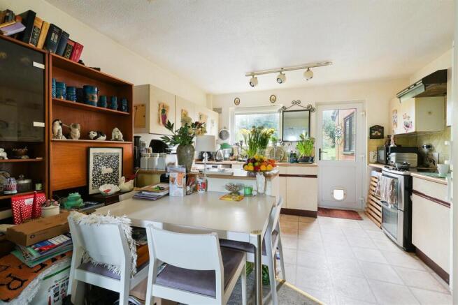 HILLSIDE CLOSE, 46 - (8).jpg