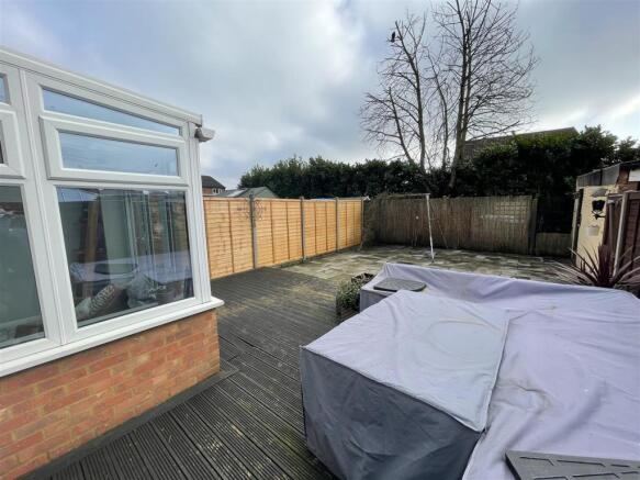 REAR GARDEN DIFFERENT ASPECT