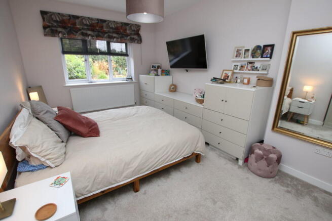4 bed Detached Bungalow for sale Image 11