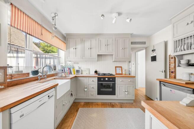 4 bed Detached for sale Image 6