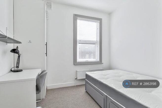 5 bed Terraced to rent Image 8