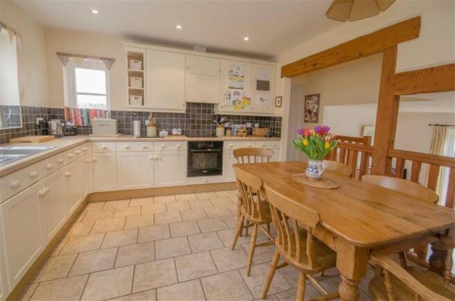 KITCHEN / BREAKFAST ROOM