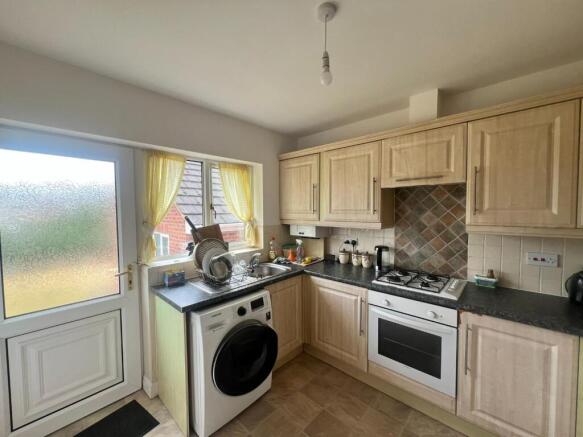 3 bed Detached Bungalow to rent Image 4