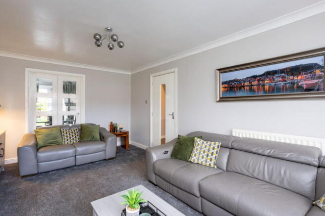 5 bed Detached for sale Image 9