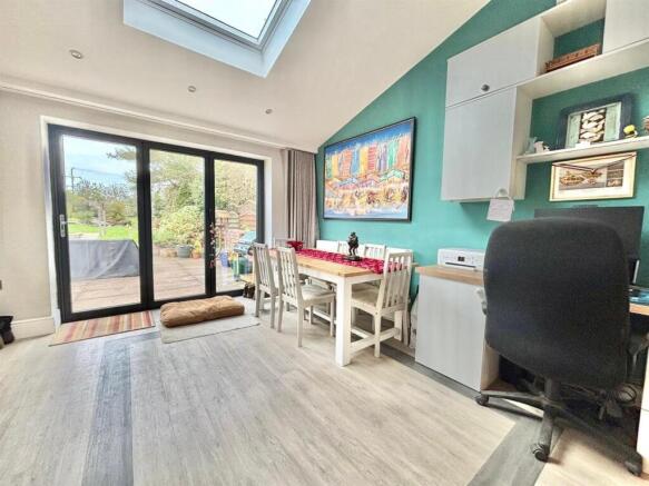 3 bed House for sale Image 8