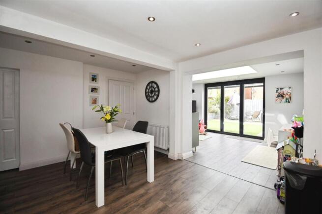 4 bed Detached for sale Image 8
