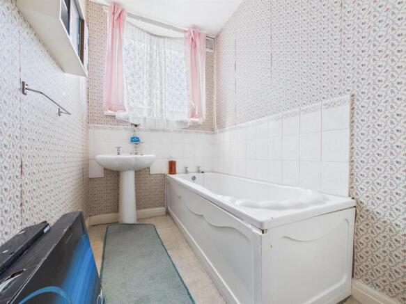 2 bed Flat for sale Image 10