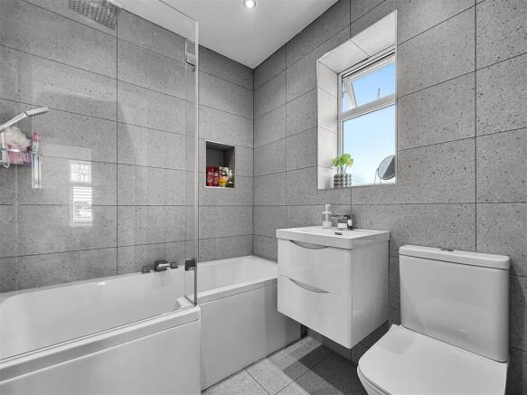 Family Bathroom.JPG