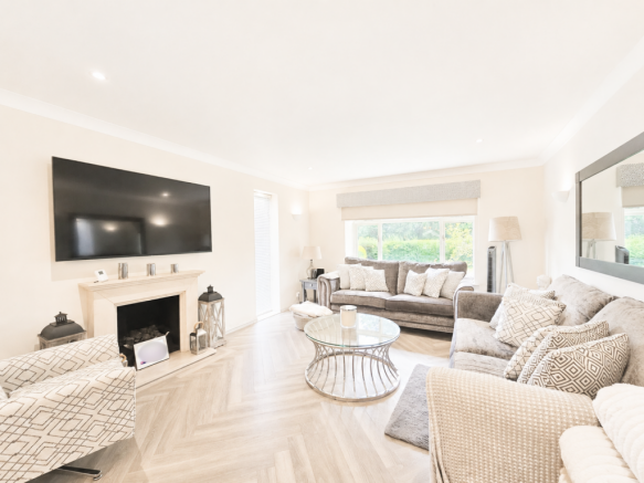 5 bed Detached for sale Image 10