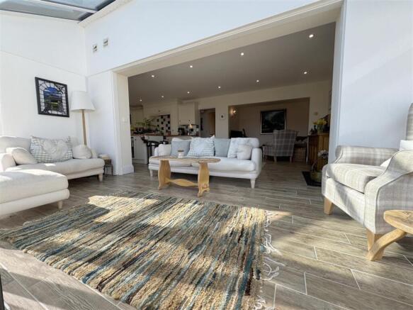 Conservatory to Lounge