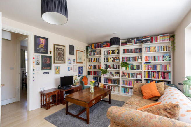 2 bed Ground Flat for sale Image 12