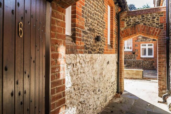 house. estate agency Albury Mansion Apartment 6