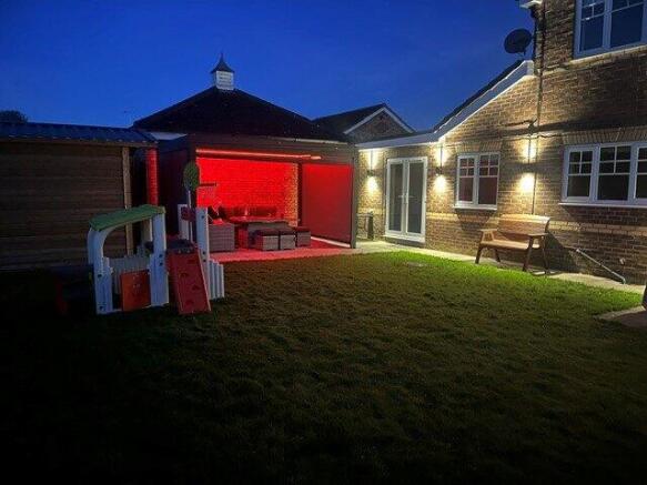 5 bed Detached for sale Image 6