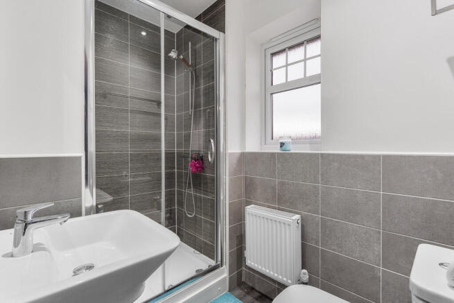 4 bed House for sale Image 6
