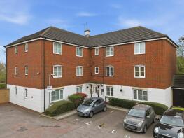 27, Sachfield Drive, Chafford Hundred, Grays RM16 6QJ