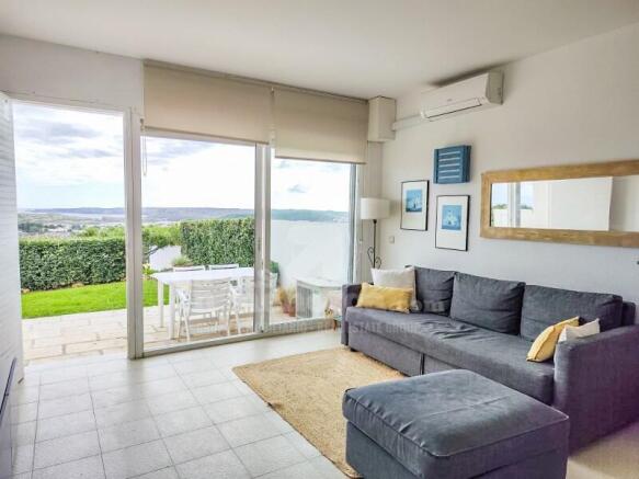 Apartment with sea views and private garden in Coves Noves