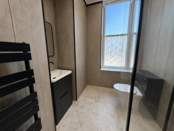 2 bed Apartment to rent Image 8