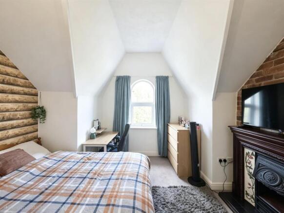 Faeture bedroom.jpeg