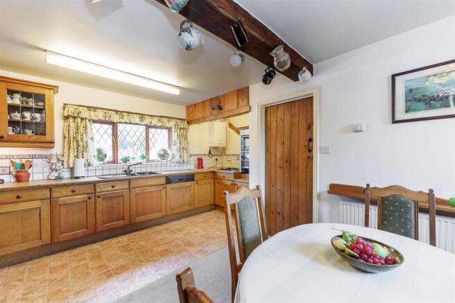 8329353-interior12.JPG