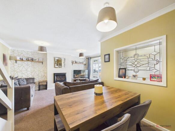 Lounge/Dining Area