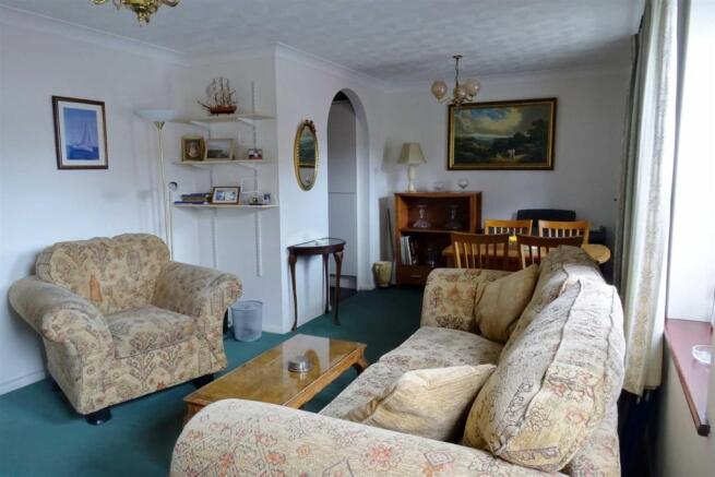 LIVING/DINING ROOM