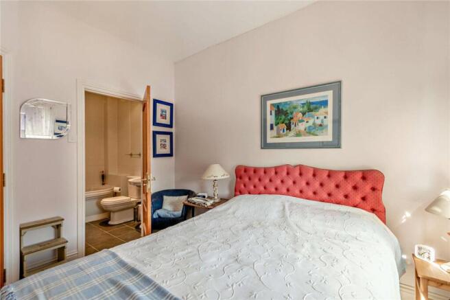 4 bed Terraced for sale Image 10