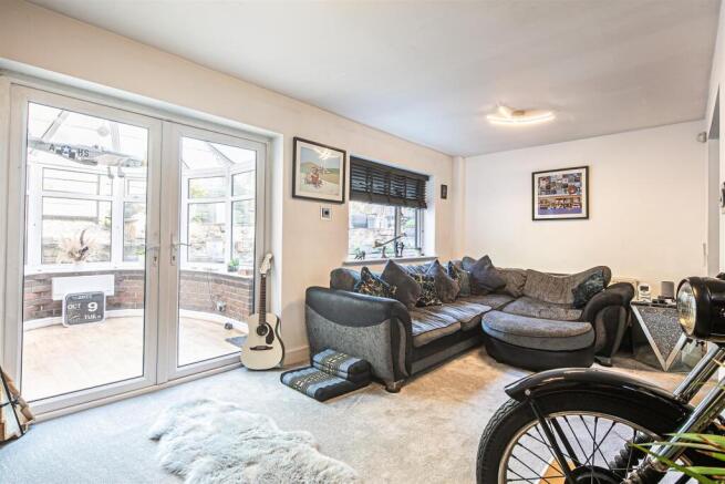 4 bed Detached for sale Image 8