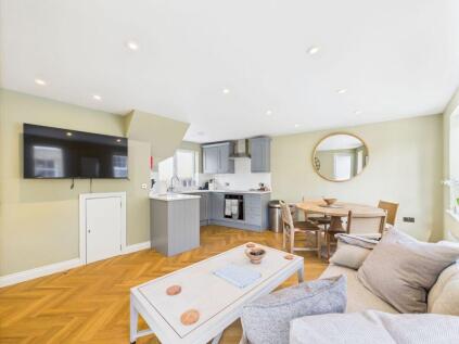 Shore Apartment, 7 Bridge Street