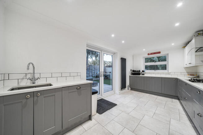 1363411-4-68e402c...