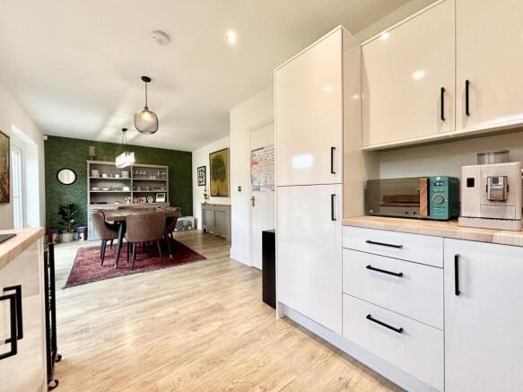 4 bed Detached for sale Image 11