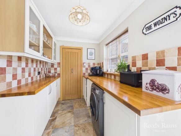4 bed Detached for sale Image 10