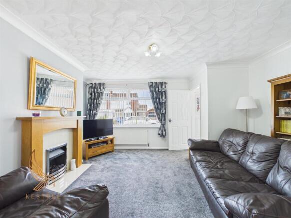 3 bed Semi-Detached for sale Image 4