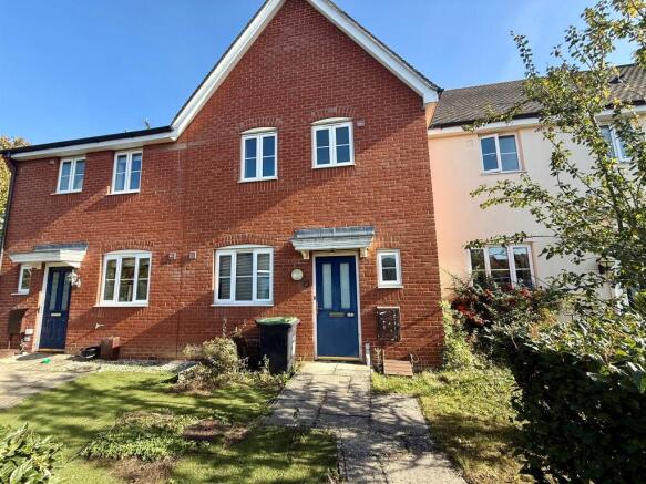 3-bed terraced on Skylark Close, Bury St. Edmunds, £250,000