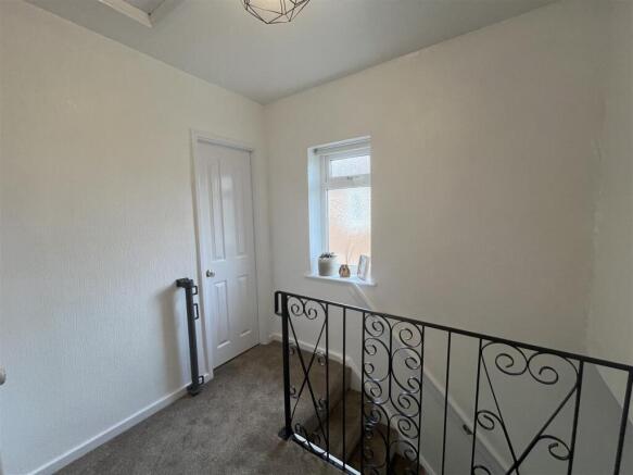 3 bed Semi-Detached for sale Image 9
